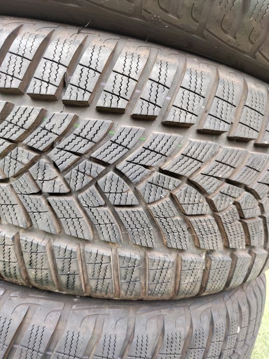 4 бр зимни 225/45/18 Goodyear