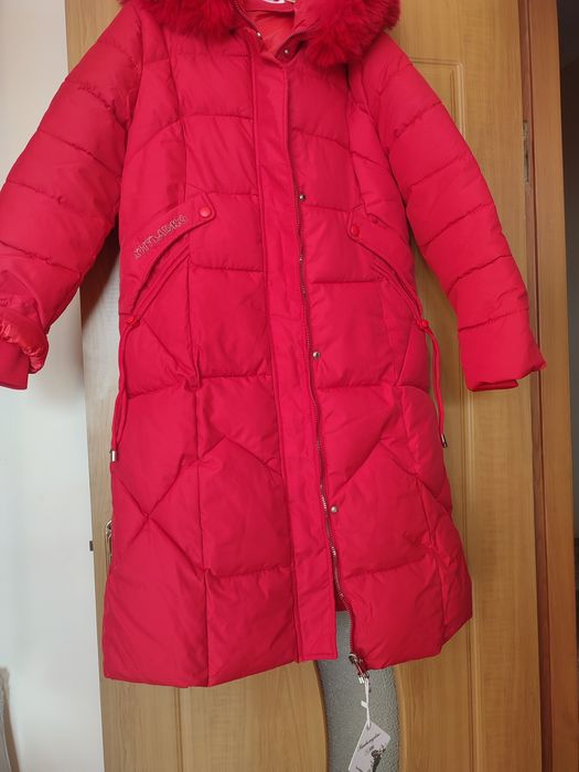 Пуховик женский красный