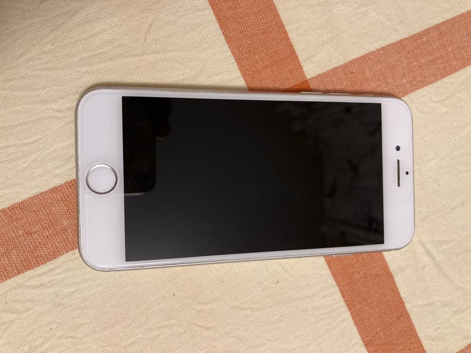 Iphone 8 64gb bateria 86% .  iPhone 8 Alb IMPECABIL