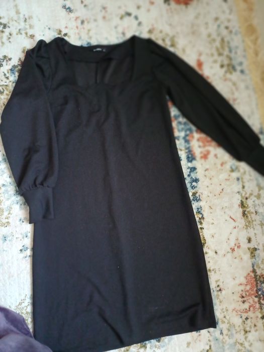 Платье новое продам