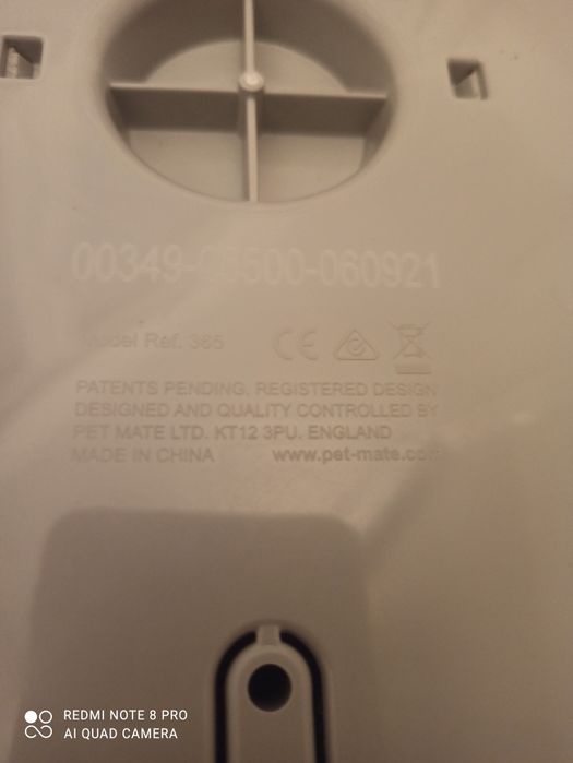 Hrănitoare automată pentru pisici