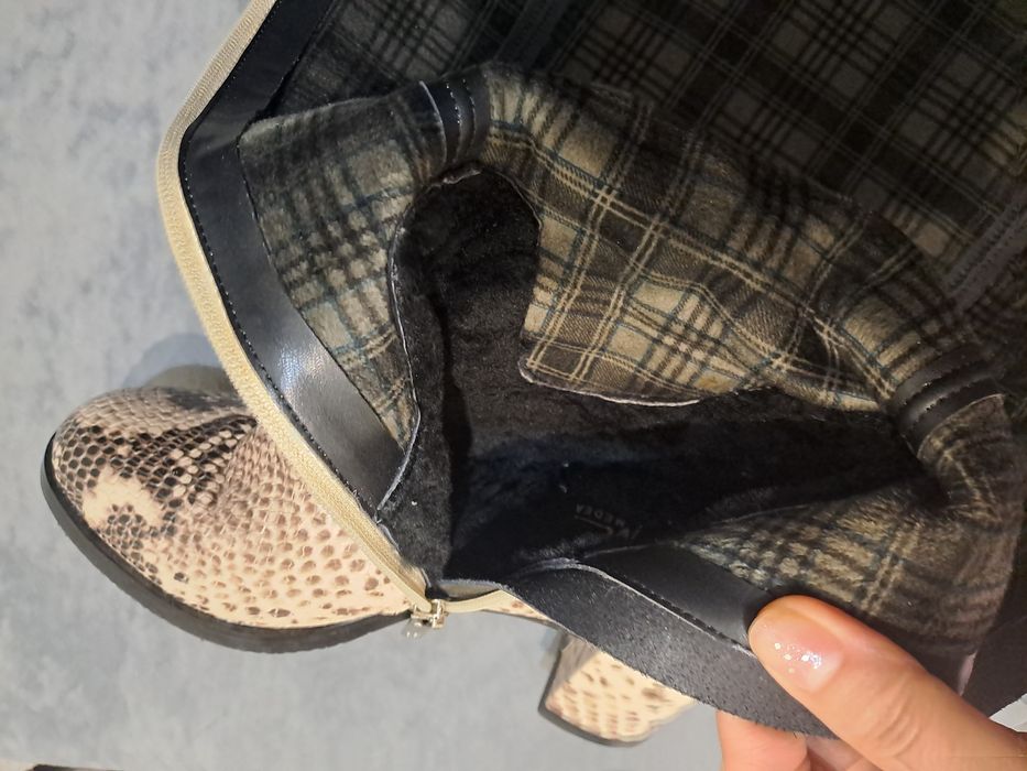 Экскюзивные сапоги кожанные 38 р.