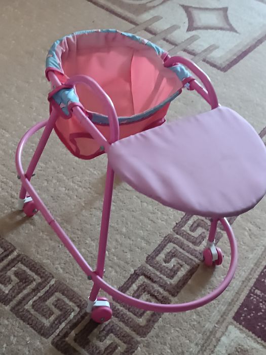 Продам стульчик для куклы