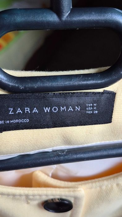 Пролетно манто ZARA в така модерния за 2026г пастелно жълто