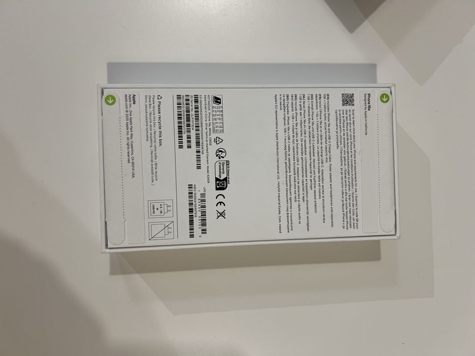 Продавам Iphone 16 E  чисто нов