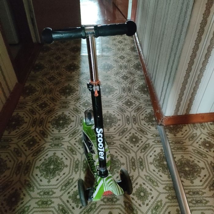 Самокат б/у в хорошем состоянии