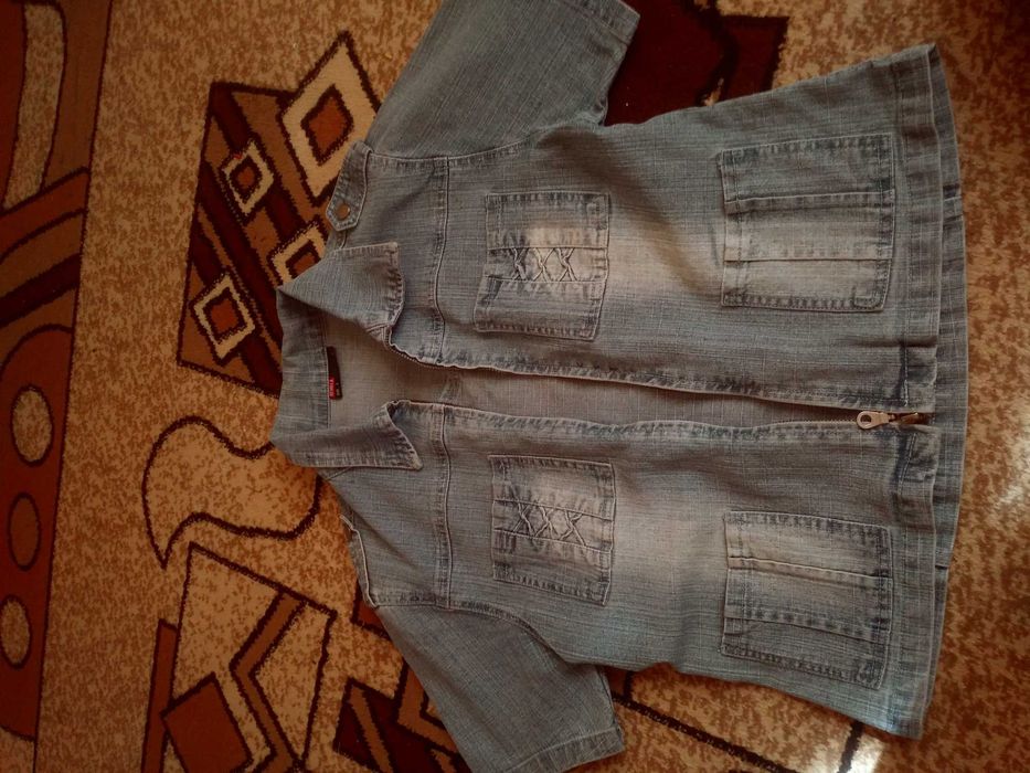 Продаются джинсовые куртки на девочку 10-12 лет