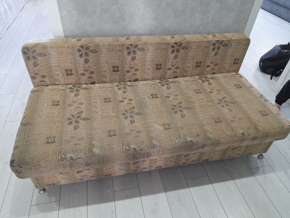 Диван ,тахта продам