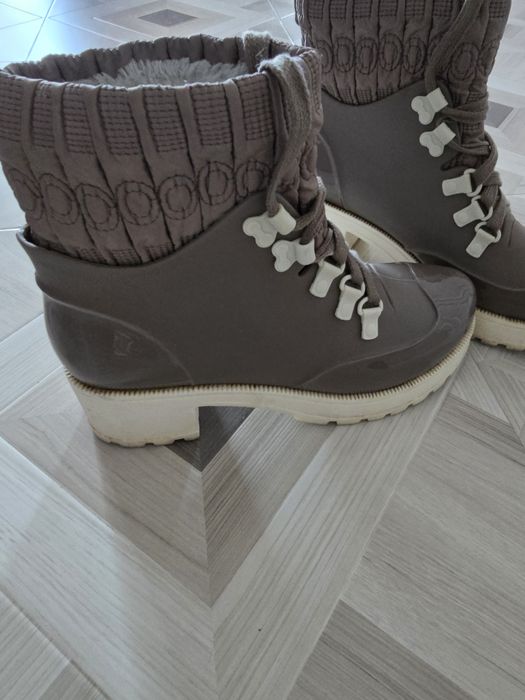 Резиновые женские ботинки