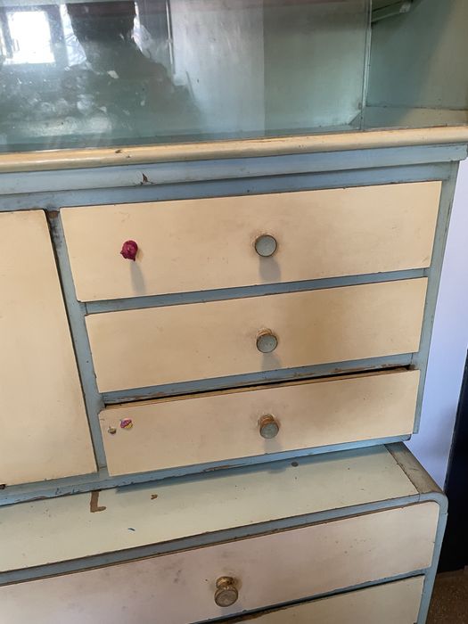 Bufet vechi de bucătărie