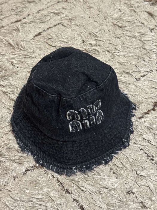 Шапка нова  дамска