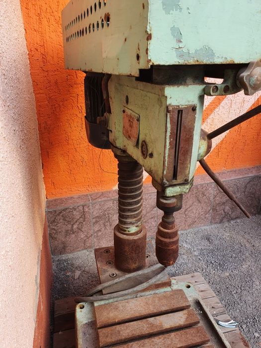 Сверлильный станок