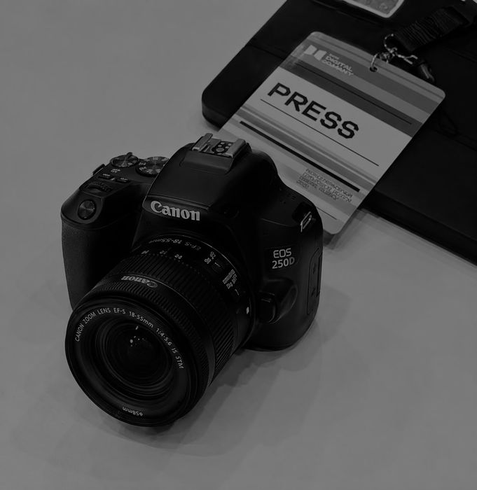 Фотокамера Canon 250d