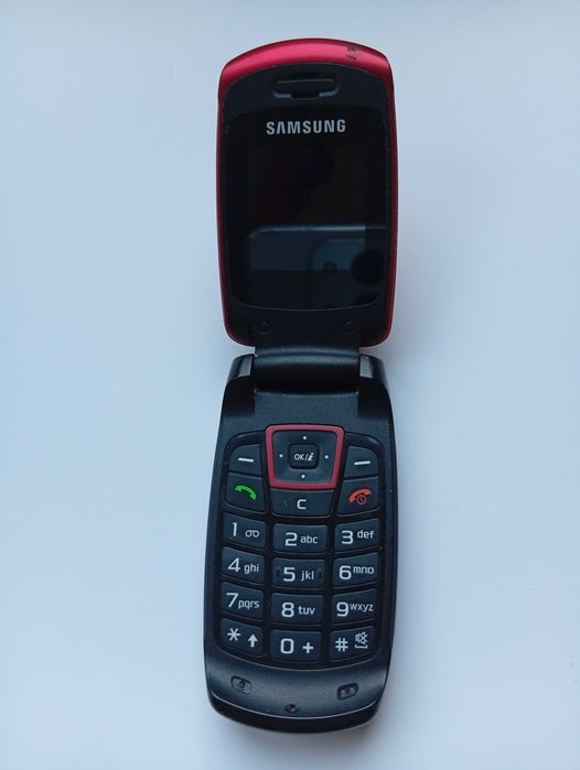 Ретро Мобилен Телефон - Samsung - Малък с капаче!