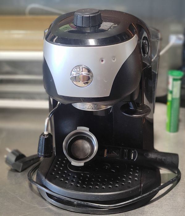 ЕСПРЕСО КАФЕМАШИНА DELONGHI работеща(може коментар по цената)
