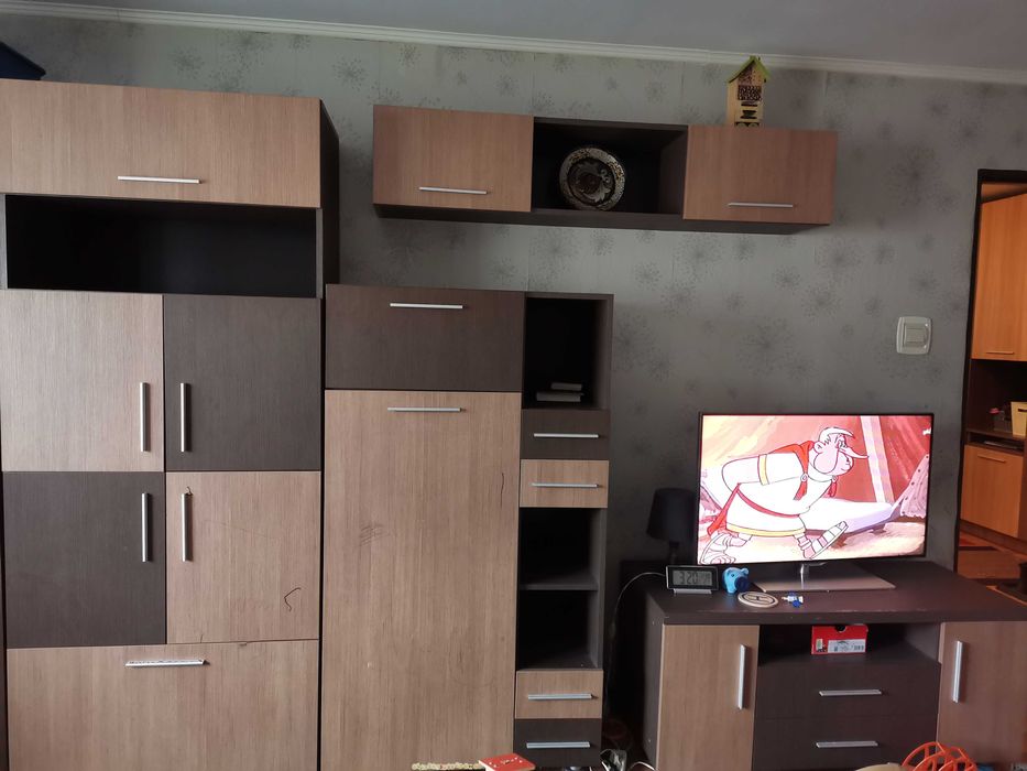 Vând mobila de sufragerie