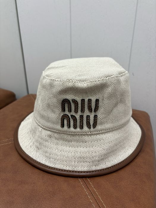 Palarie bej Miu miu