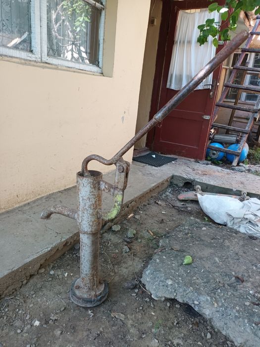 Pompa de scos apa, manuală