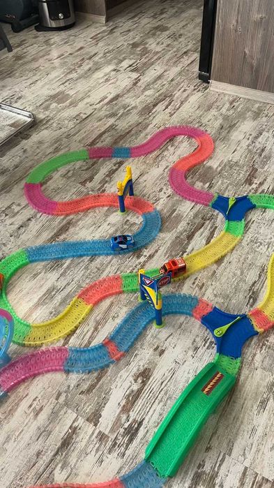 Писта с колички на батерии!