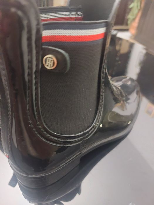 Гумени бот и,номер 36,Томи Хилфигер