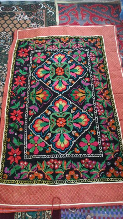 Тұскигіз. Ұлттық біз кесте бұйымы