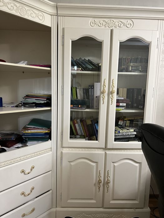 Угловой шкаф в гостиную