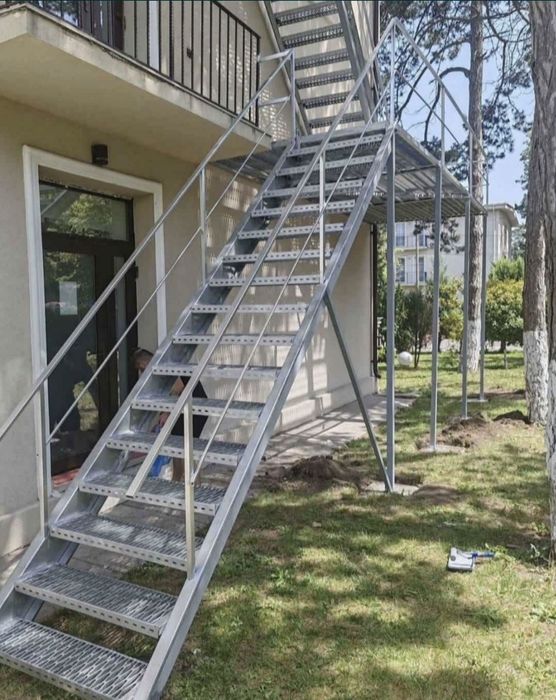 Vând scari zincate exterioare și interioare galvanizate cel mai bun pr