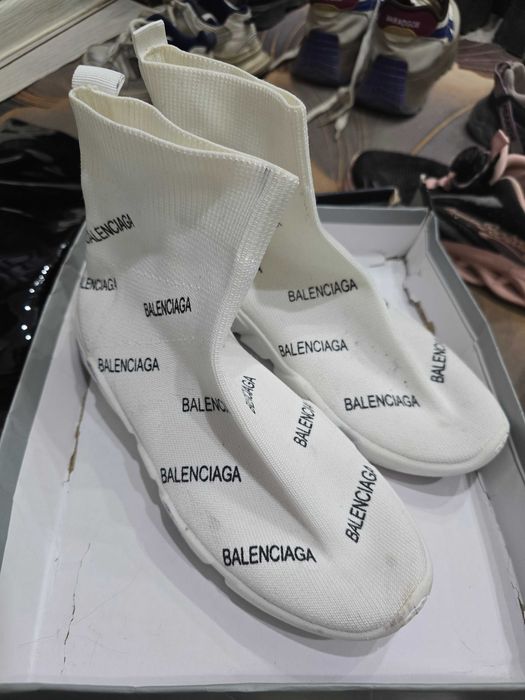 Отдам женскую подрастковую обувь