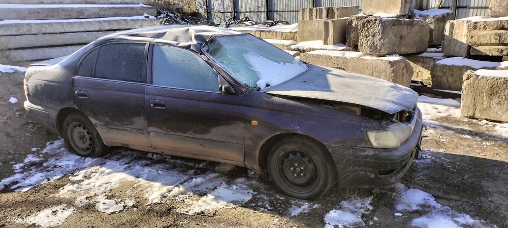 Тойота Карина е по запчастям