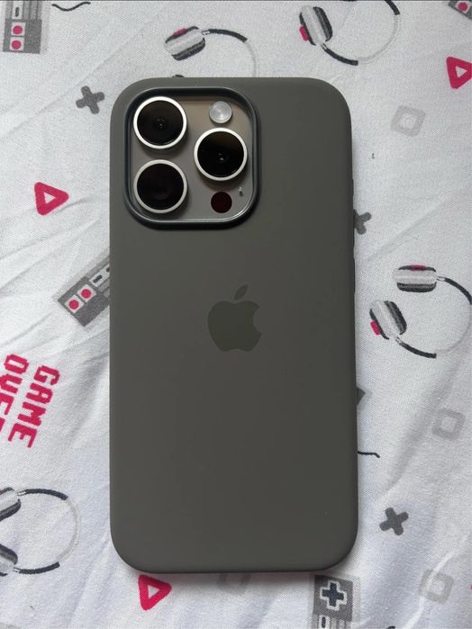 Apple кейс за iPhone 15/15 Pro/15 Pro Max Silicone Case c MagSafe