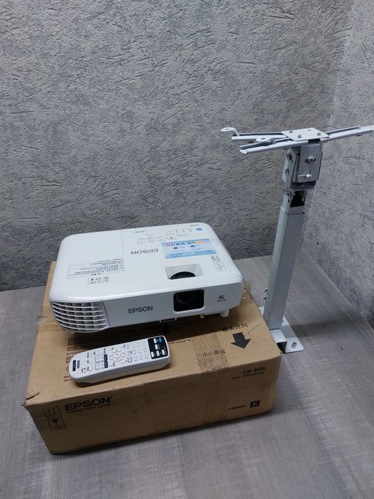 EPSON CB-E01
Проектор HDMI