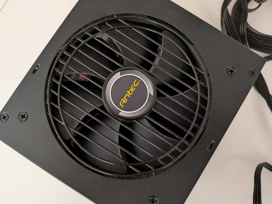 Sursă Antec EA650G Pro 650W 80+ Gold - defectă