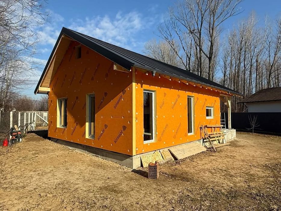 Vand case pe structura metalica din panouri sandwich  8.5 x 10m