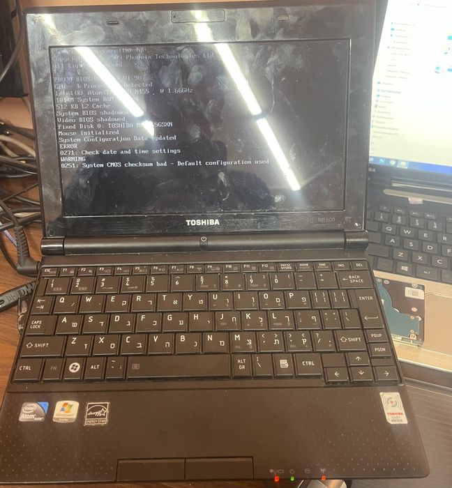 Тошиба нетбук в хорошем состоянии