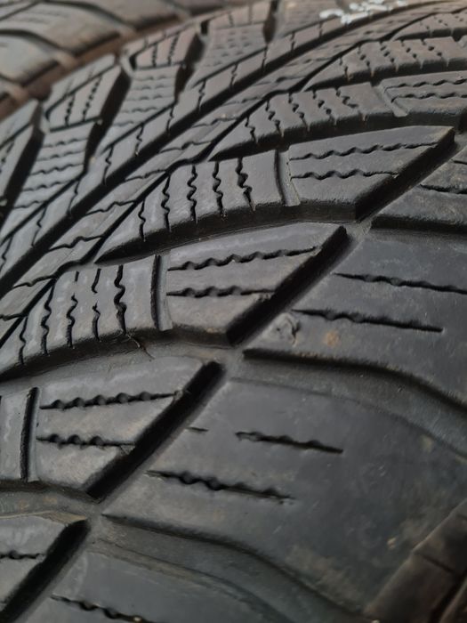 Зимни гуми 4 броя GOODYEAR UltraGrip8 245 45 R19