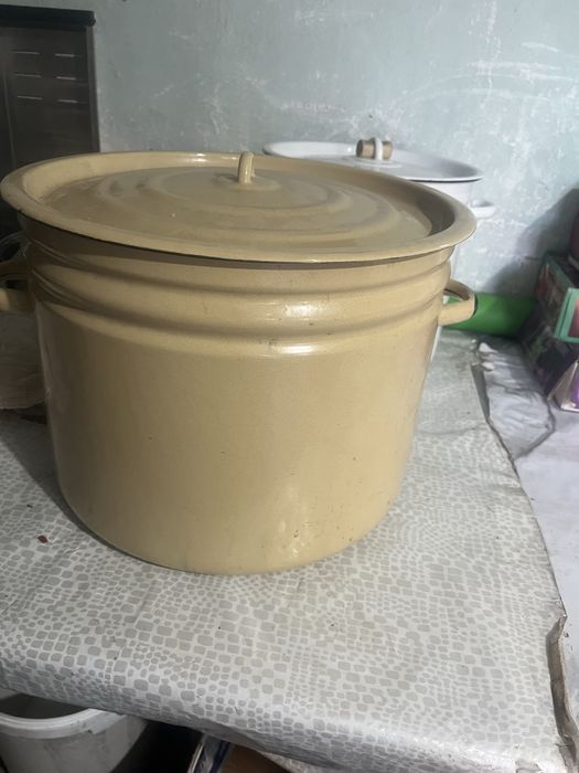 Продам кастрюлю 20 литров