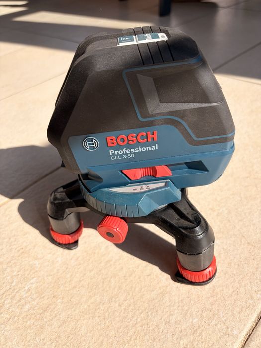 Bosch GLL 3-50 Rosu nivela laser cu linii Raza de masurare: 0 - 50 m | 4 x elem