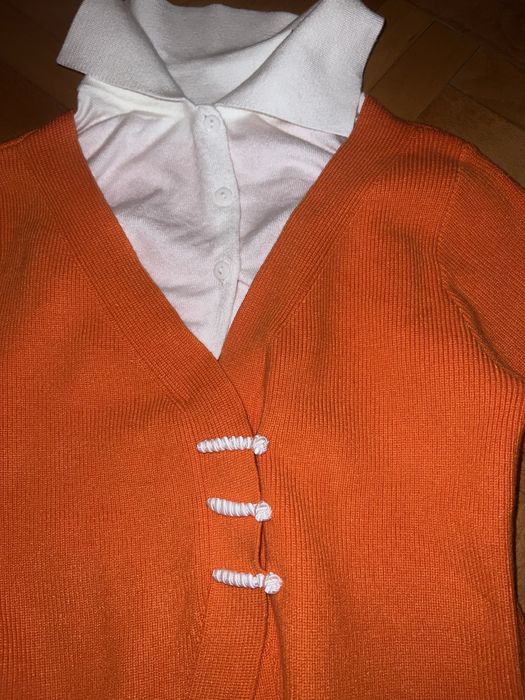 Оранжев пуловер