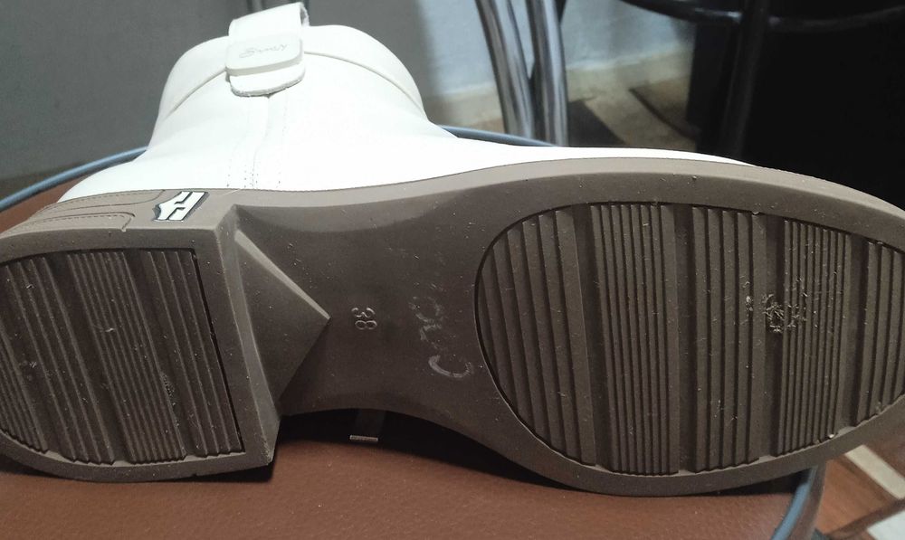 Продам детскую обувь