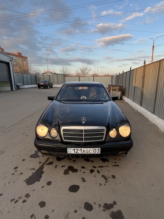 Продам мерс 210 обьем 2 литра