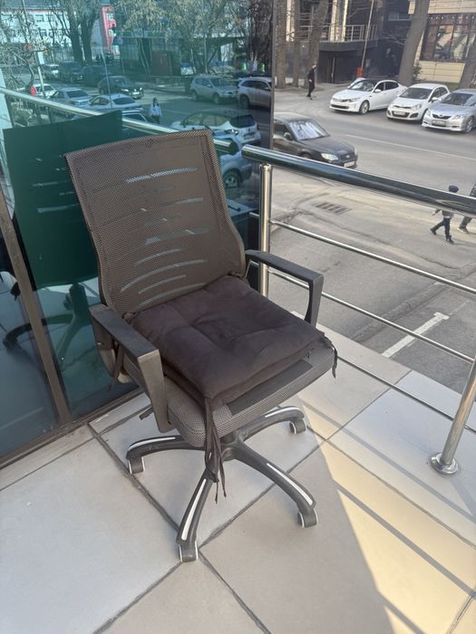 Стульчик черный выдвижной