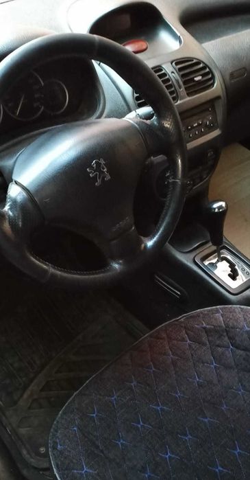 Продам автомобиль Peugeot  хэтчбек