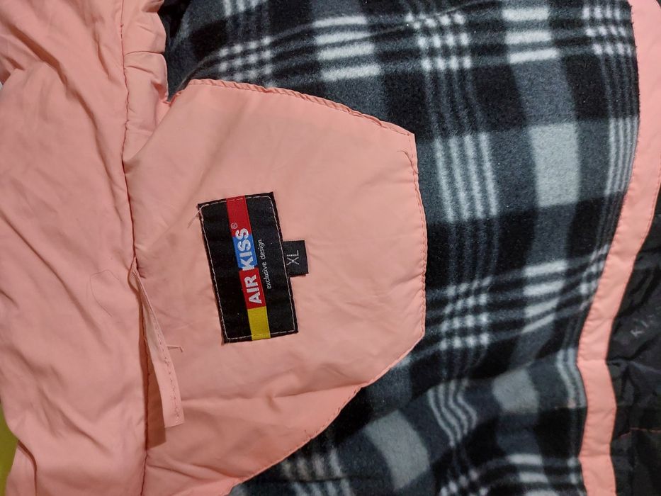 Продам зимнюю куртку на девочку