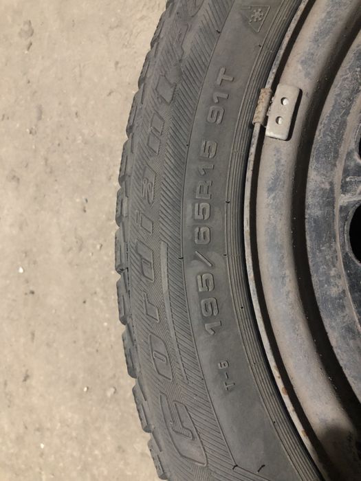 Шины с дисками комплект зимние.