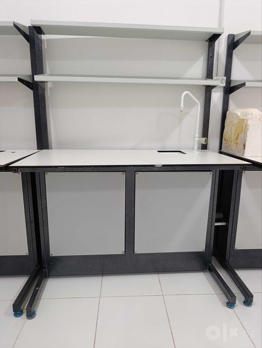 Лабораторные столы с мойкой и полками 125×65×170 см