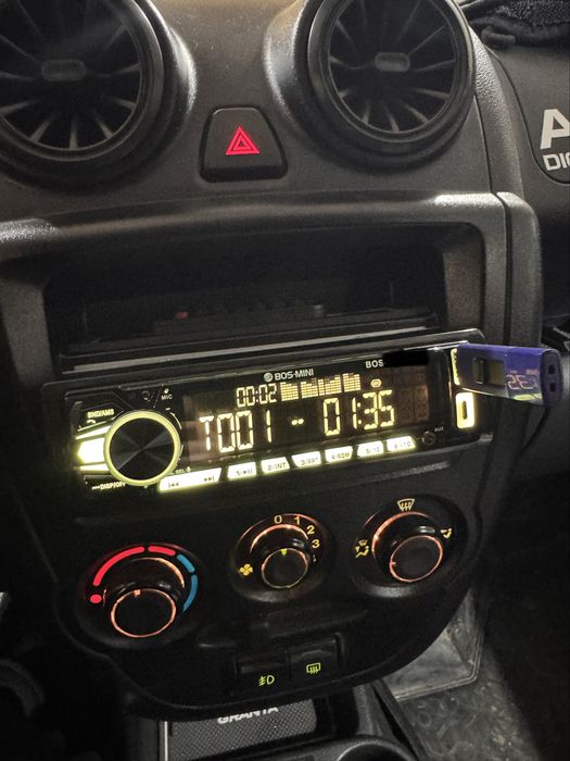 Продам автомагнитолу Boss mini