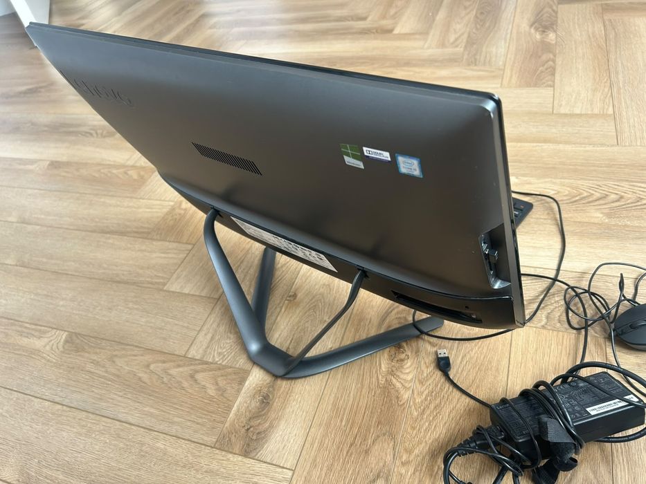 Моноблок Lenovo в рабочем состоянии