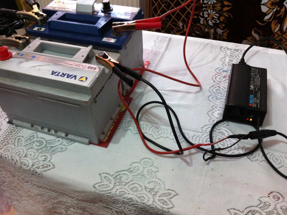 Incarcator battery charger 24V-5Amp/12Volti-10Amp (redresor statie anl