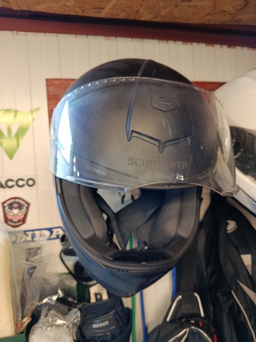 Каска Schuberth, почти нова.