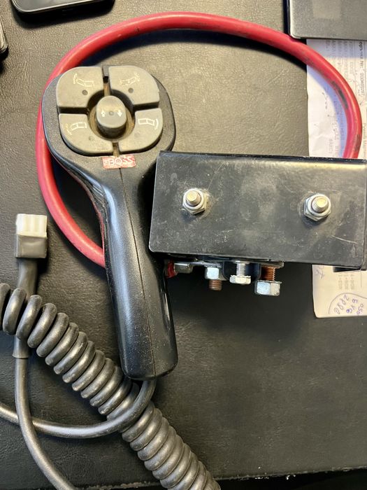 Продавам снегорин за джип с дистанционно